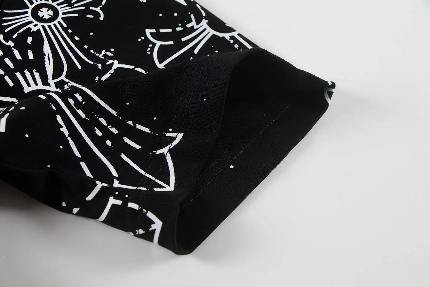 🅿️150 Style: 2025 new Croix Heart short-sleeved T-shirt Material: High version 300g double yarn combed cotton Size: S～XL Color: Black Style number: Z026